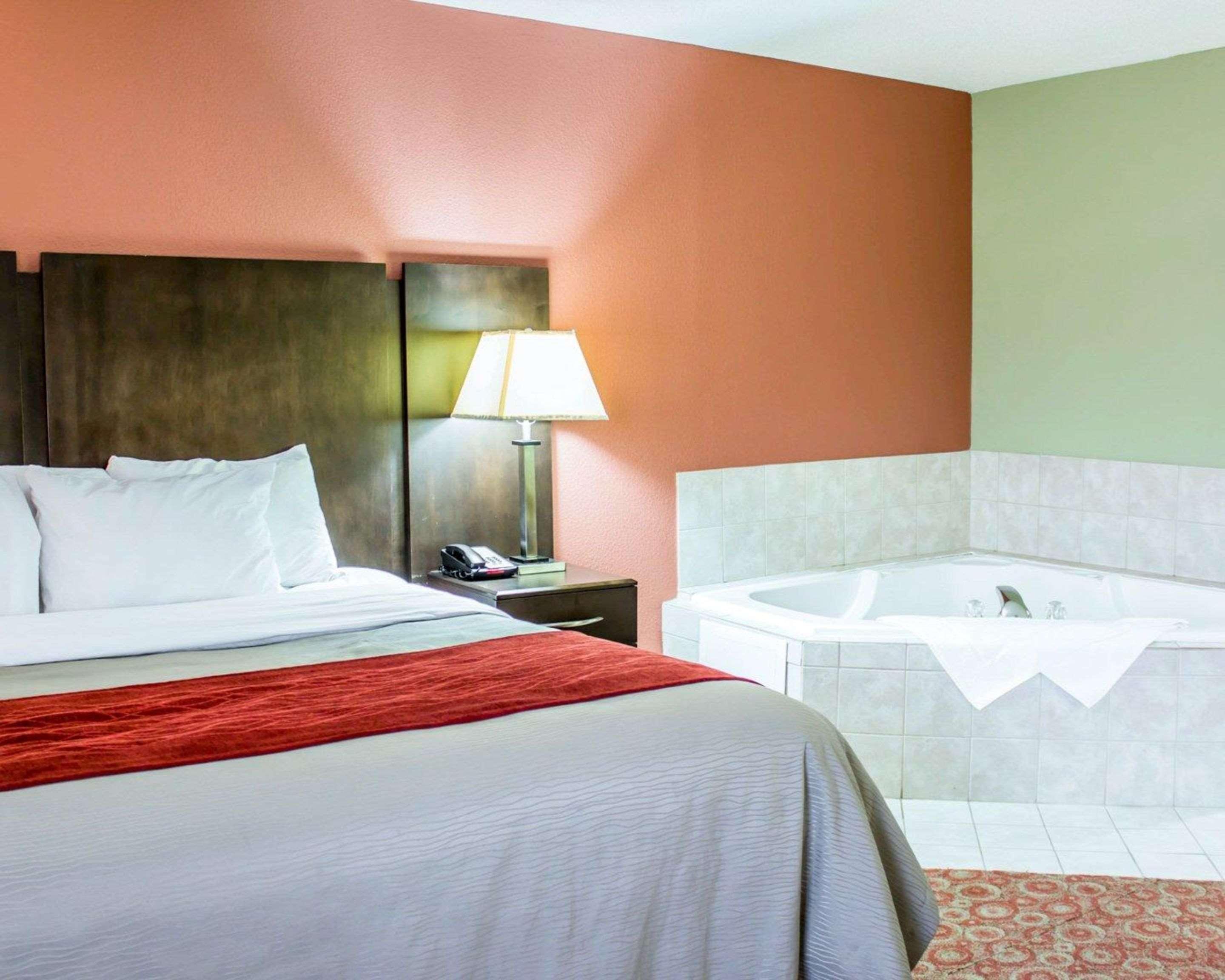 Quality Inn Raleigh Downtown Екстер'єр фото