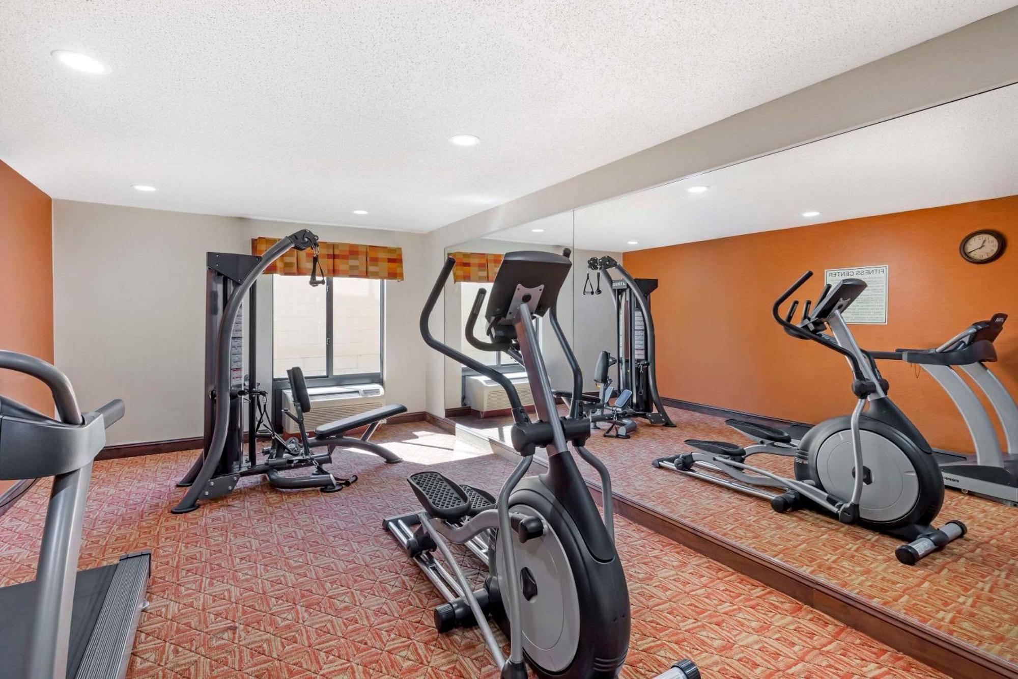 Quality Inn Raleigh Downtown Екстер'єр фото