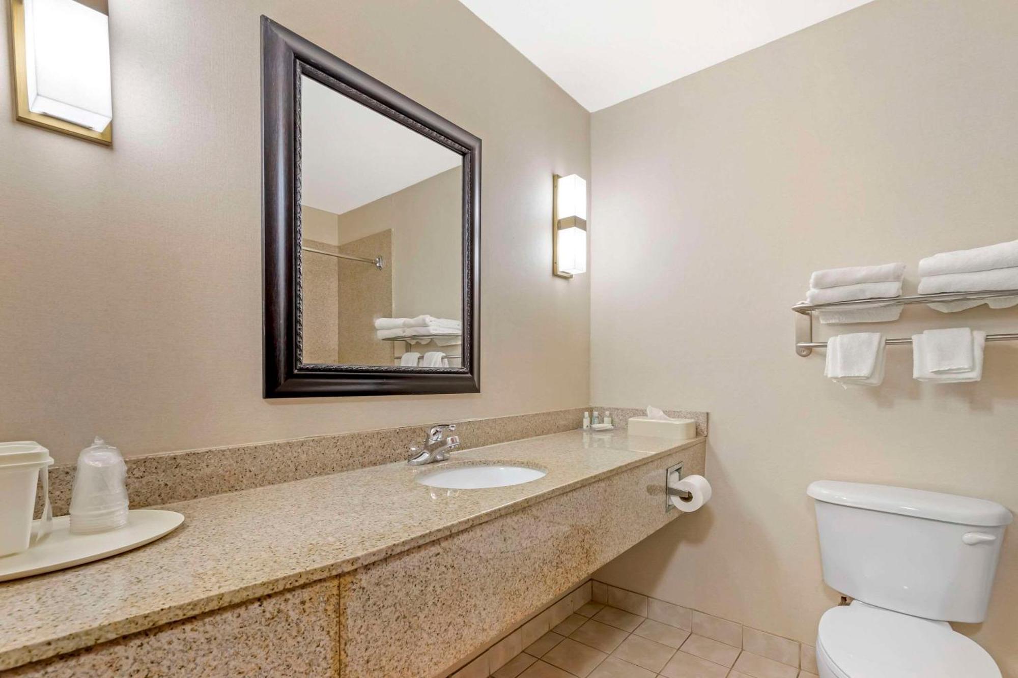 Quality Inn Raleigh Downtown Екстер'єр фото