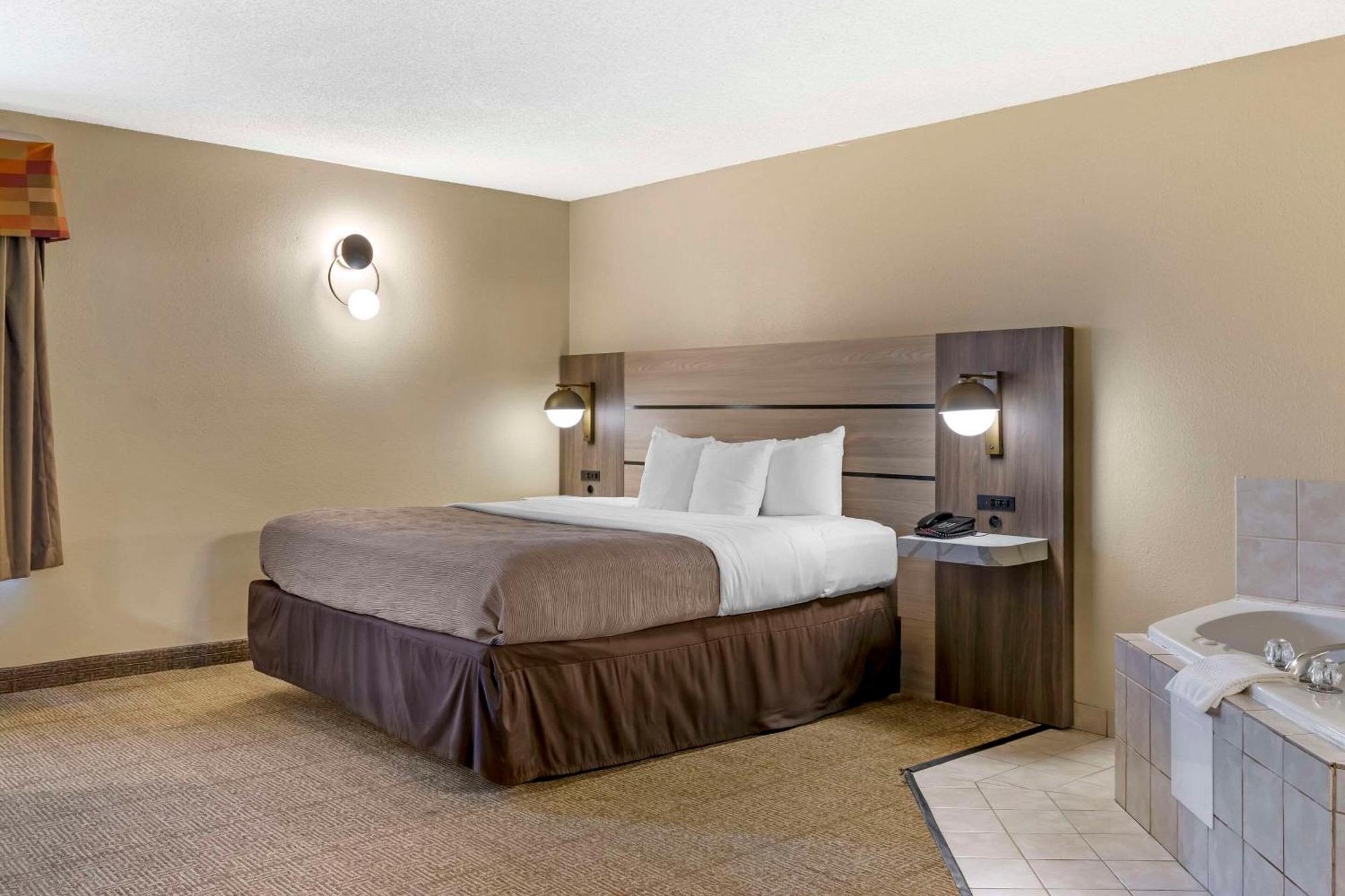 Quality Inn Raleigh Downtown Екстер'єр фото