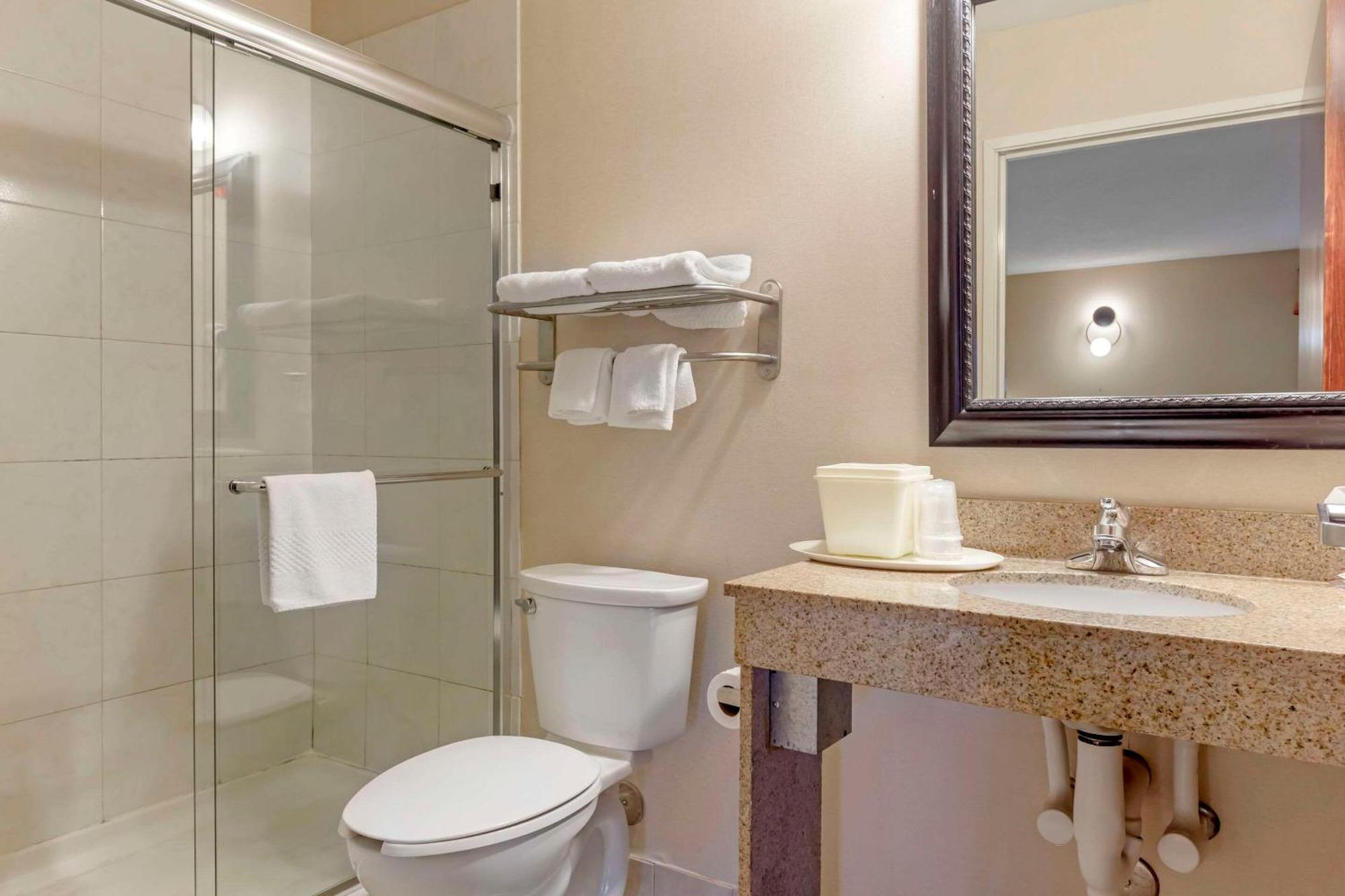 Quality Inn Raleigh Downtown Екстер'єр фото