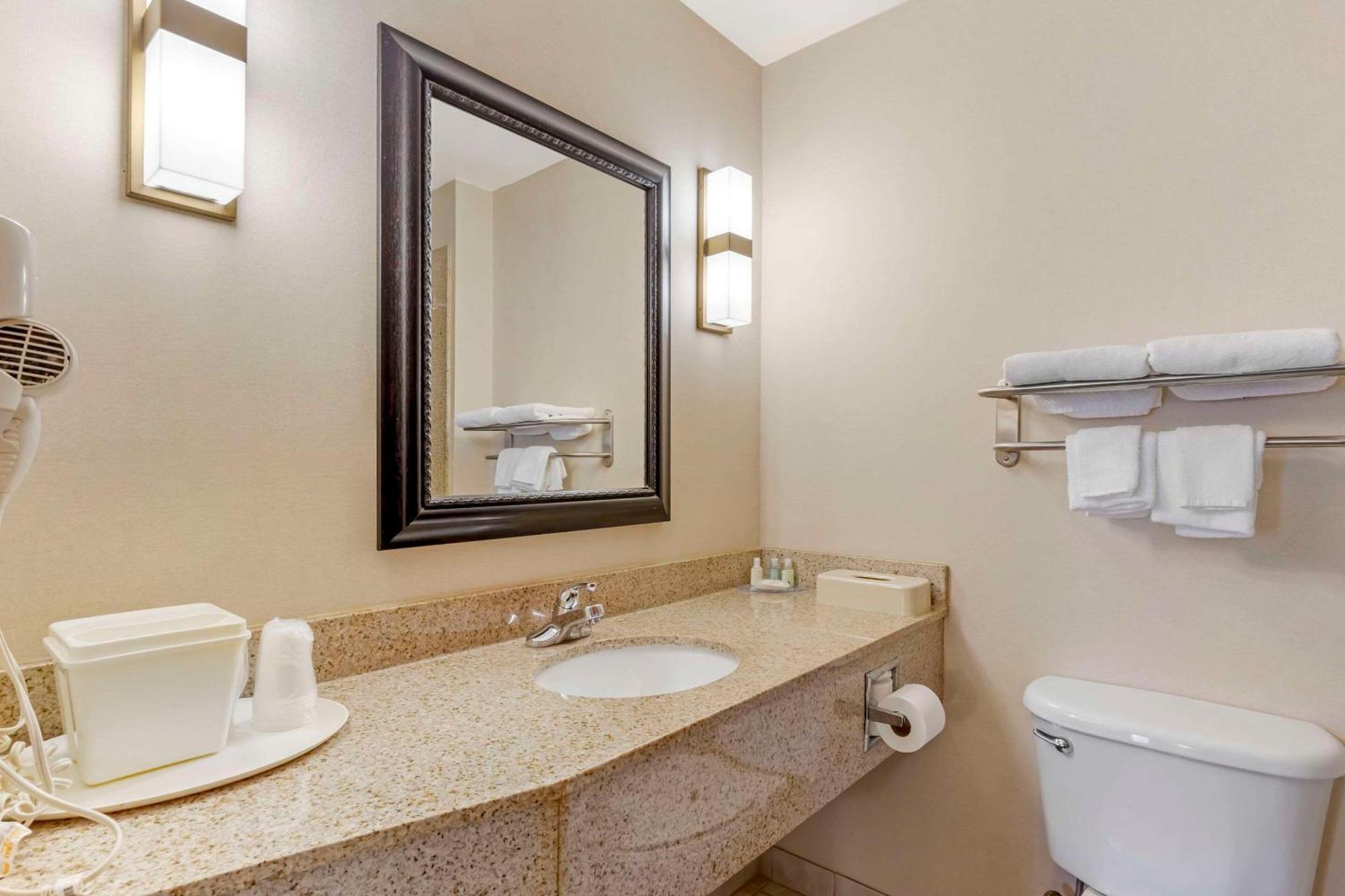 Quality Inn Raleigh Downtown Екстер'єр фото