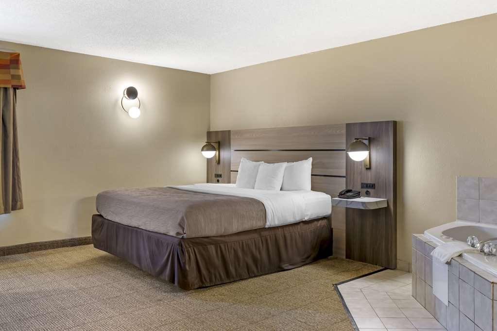Quality Inn Raleigh Downtown Номер фото