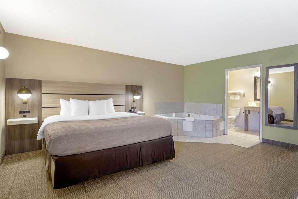 Quality Inn Raleigh Downtown Номер фото