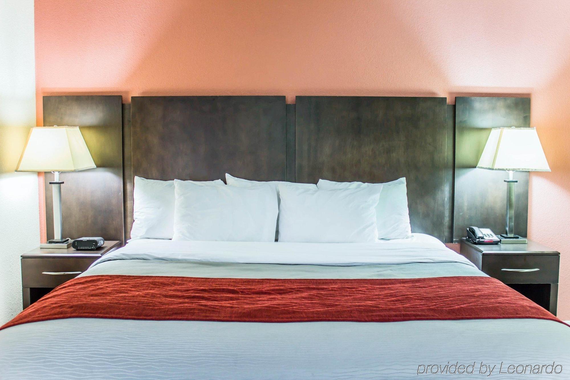 Quality Inn Raleigh Downtown Екстер'єр фото